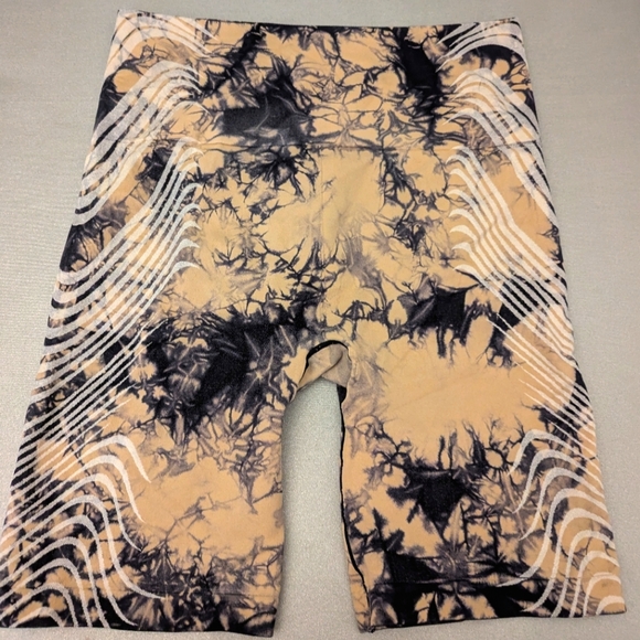NWOT Athleta Motivate Seamless Tank & Shorts Black Tan Tie-dye Size Medium - Picture 4 of 16
